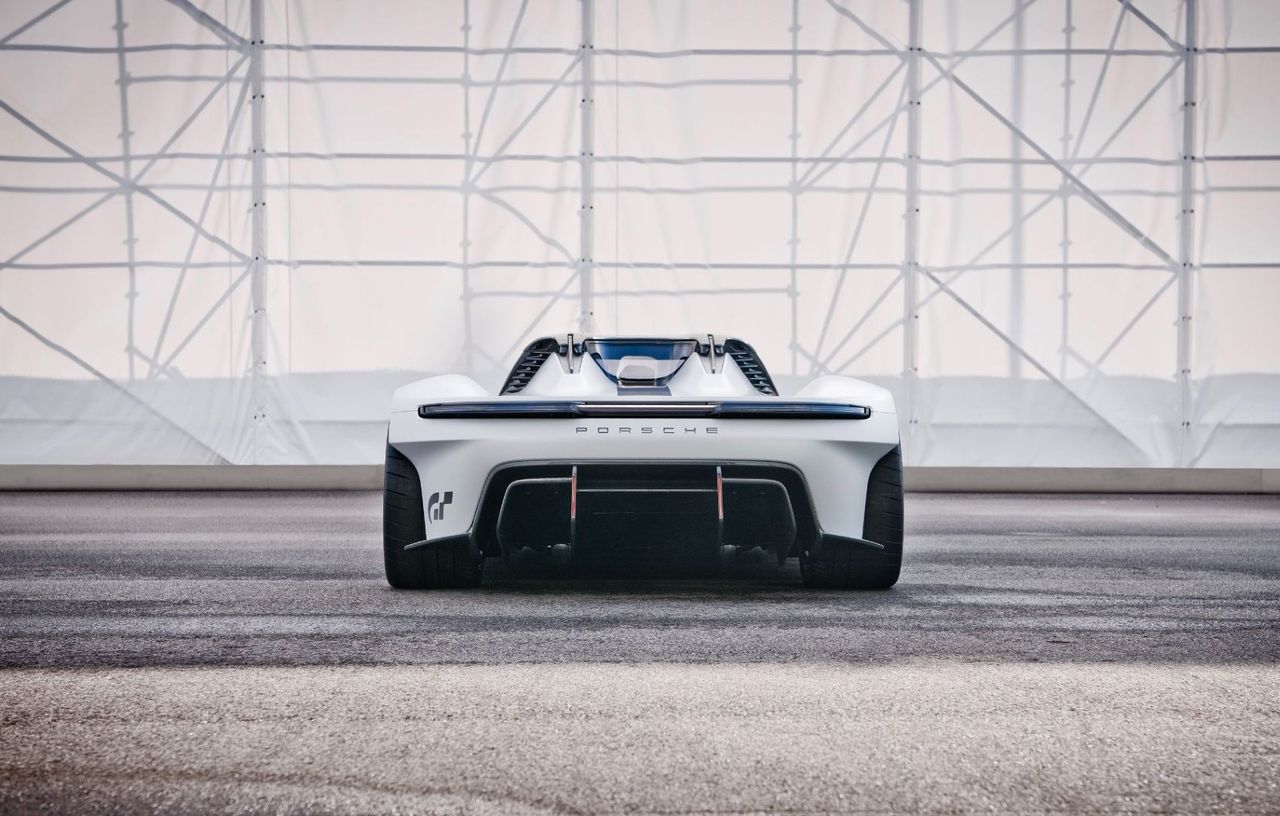 Porsche prezintă Vision GT, un concept creat pentru jocul Gran Turismo 7