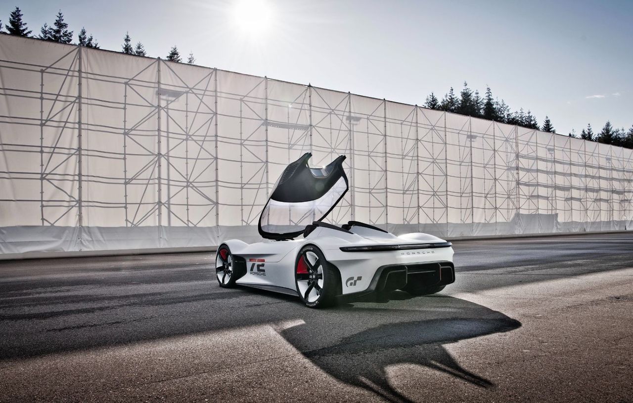 Porsche prezintă Vision GT, un concept creat pentru jocul Gran Turismo 7