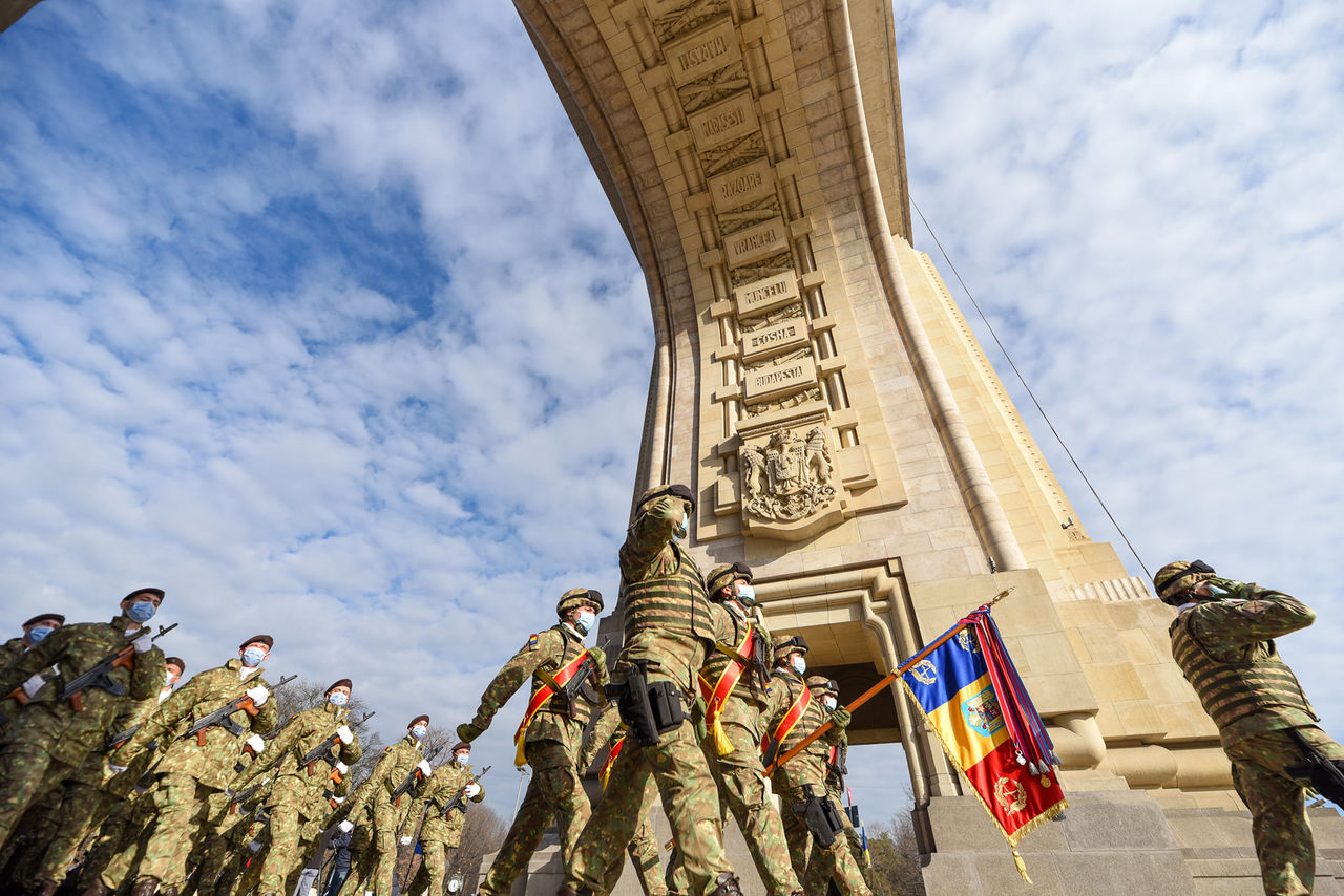 Militarii Armatei R. Moldova au defilat la parada de la București
