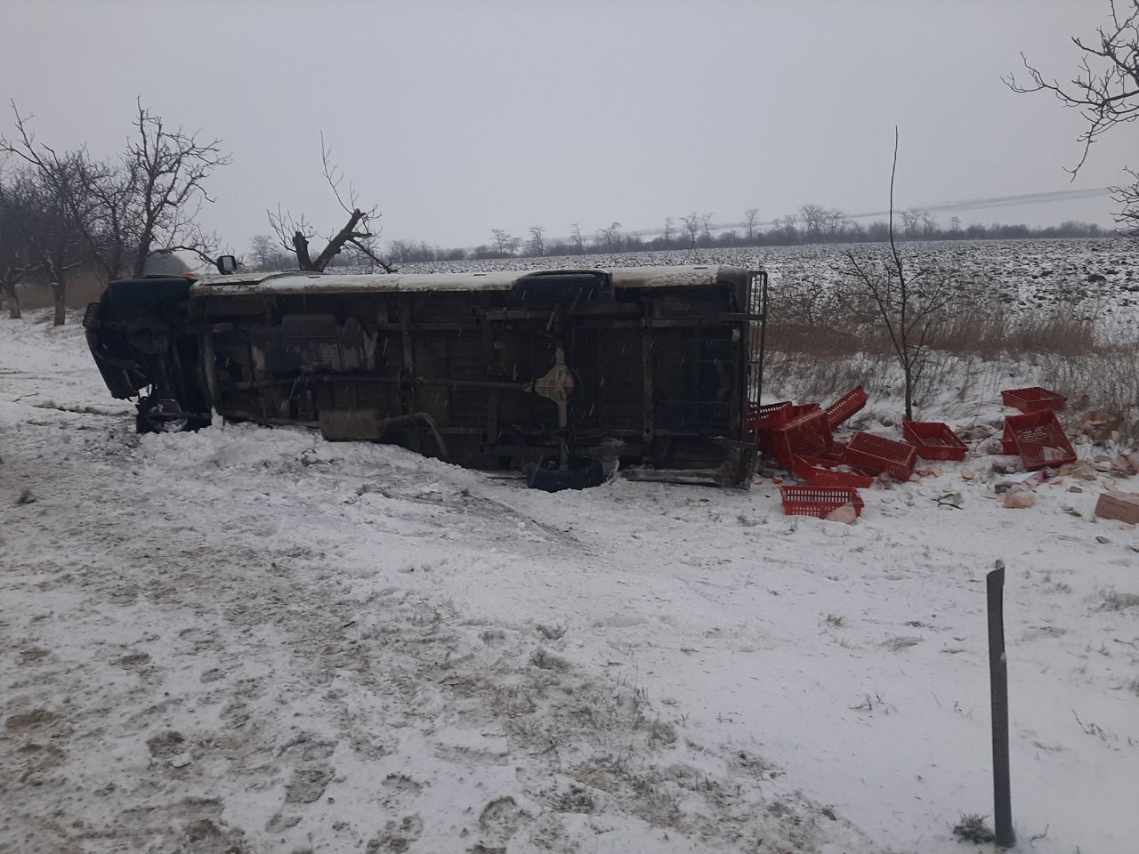 Accident pe traseul Cimișlia-Comrat: Un microbuz s-a răsturnat