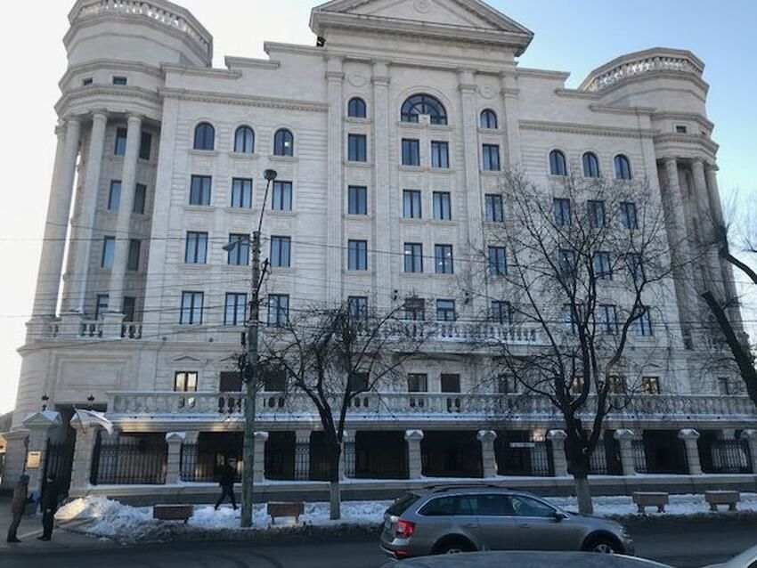 O clădire a familiei Stati, scoasă la vânzare din contul datoriilor
