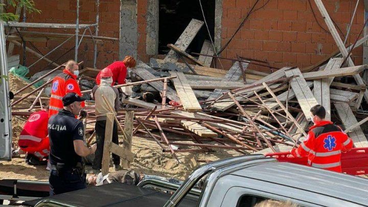Accident de muncă la Botanica: Starea muncitorilor căzuți de la etajul 9