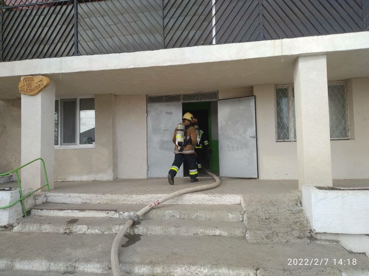 Incendiu într-un bloc locativ din Căușeni: Cineva a făcut-o intenționat
