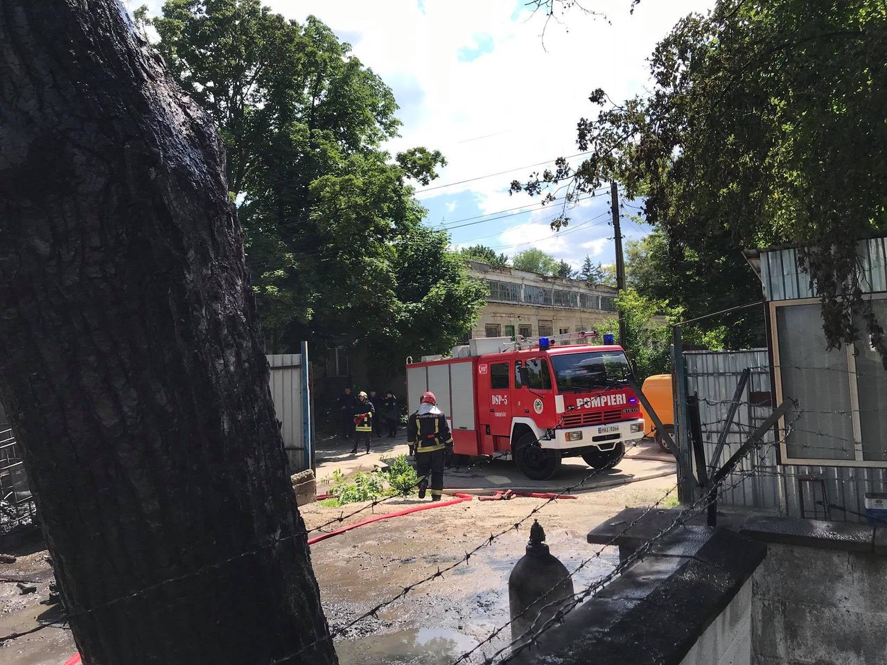 Un depozit din sectorul Ciocana, cuprins de flăcări: Primele imagini