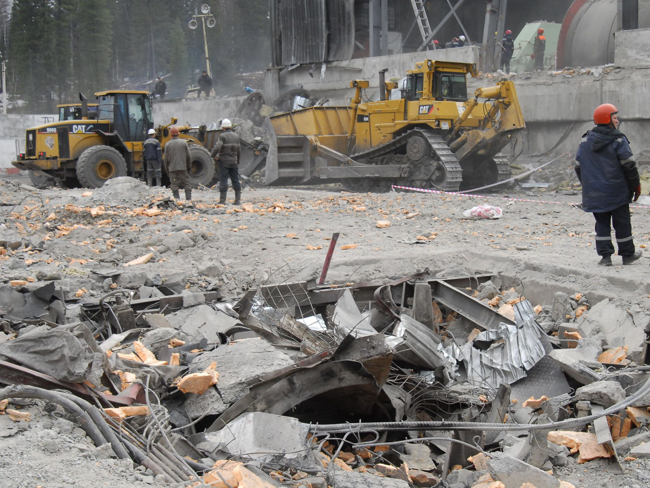 Трагедии 2010 года. Авария на шахте Распадская в 2010. Шахта Распадская трагедия.