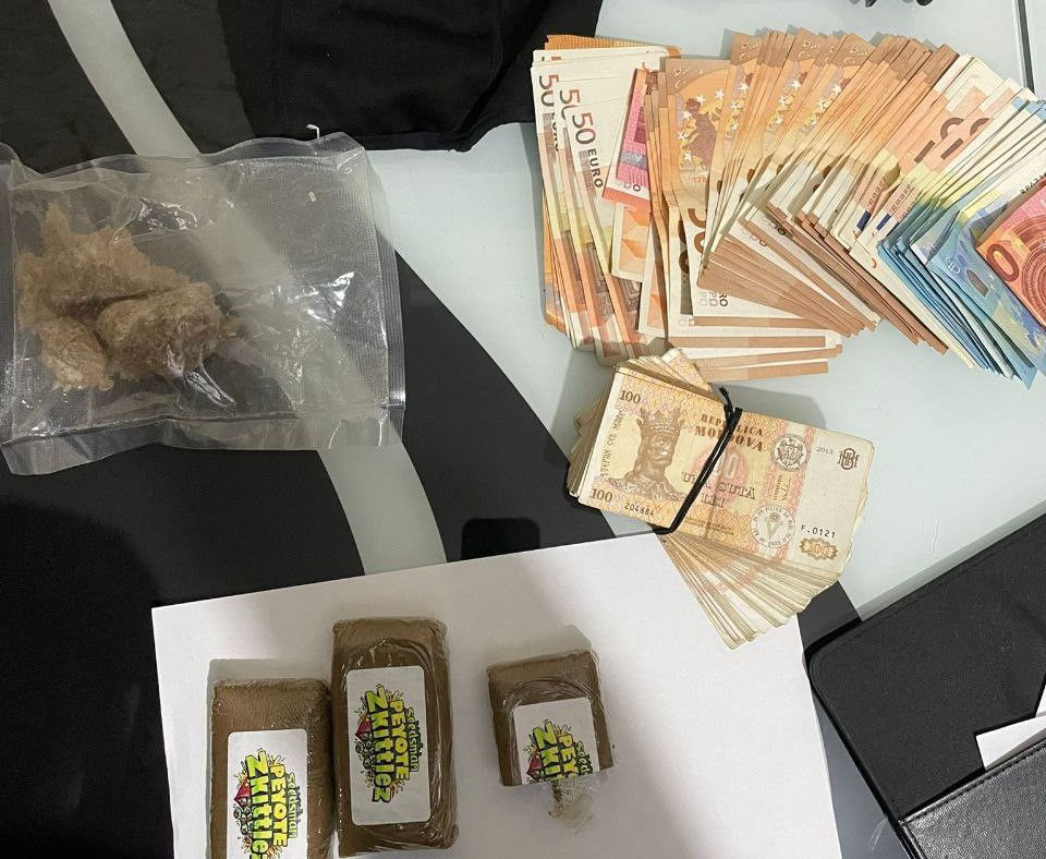 Captură de droguri în valoare de 1,5 milioane lei, descoperită în Capitală