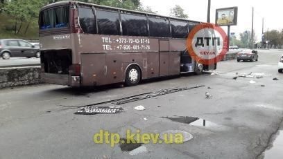 Autobuz cu moldoveni, răsturnat la Kiev: 20 de răniți. Primele imagini