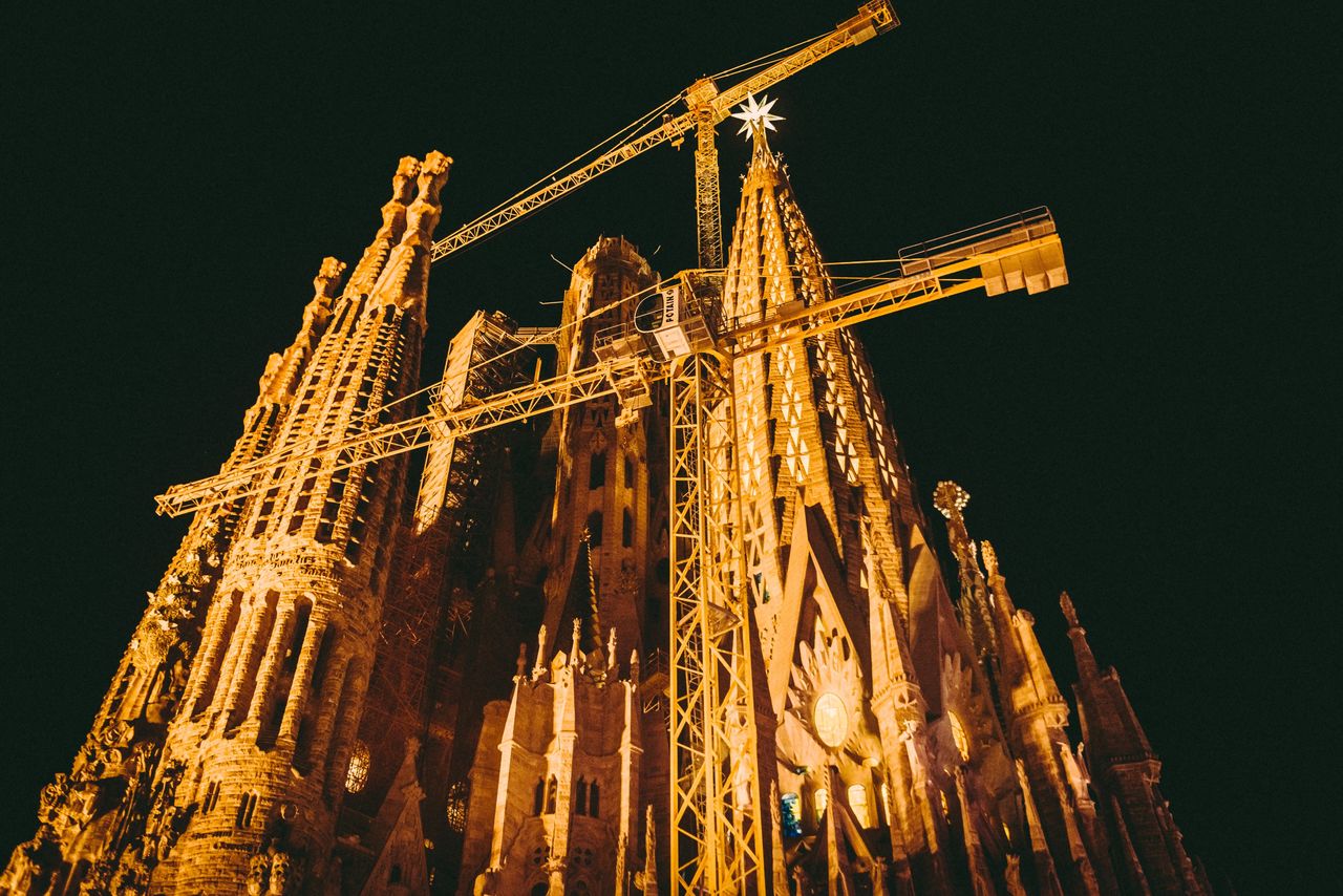 Un turn de la Sagrada Familia e luminat cu o stea de 1,5 milioane de euro
