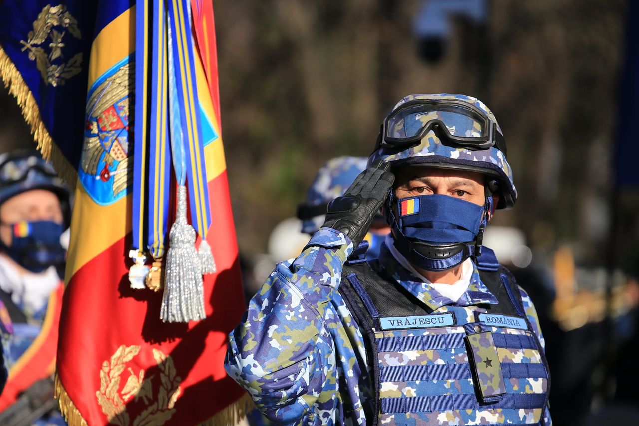 Militarii Armatei R. Moldova au defilat la parada de la București