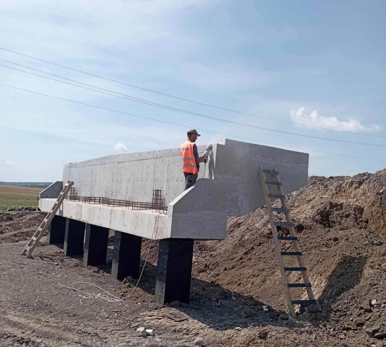 La ce etapă se află reconstrucția unui pod peste râul Răut. Datele ASD