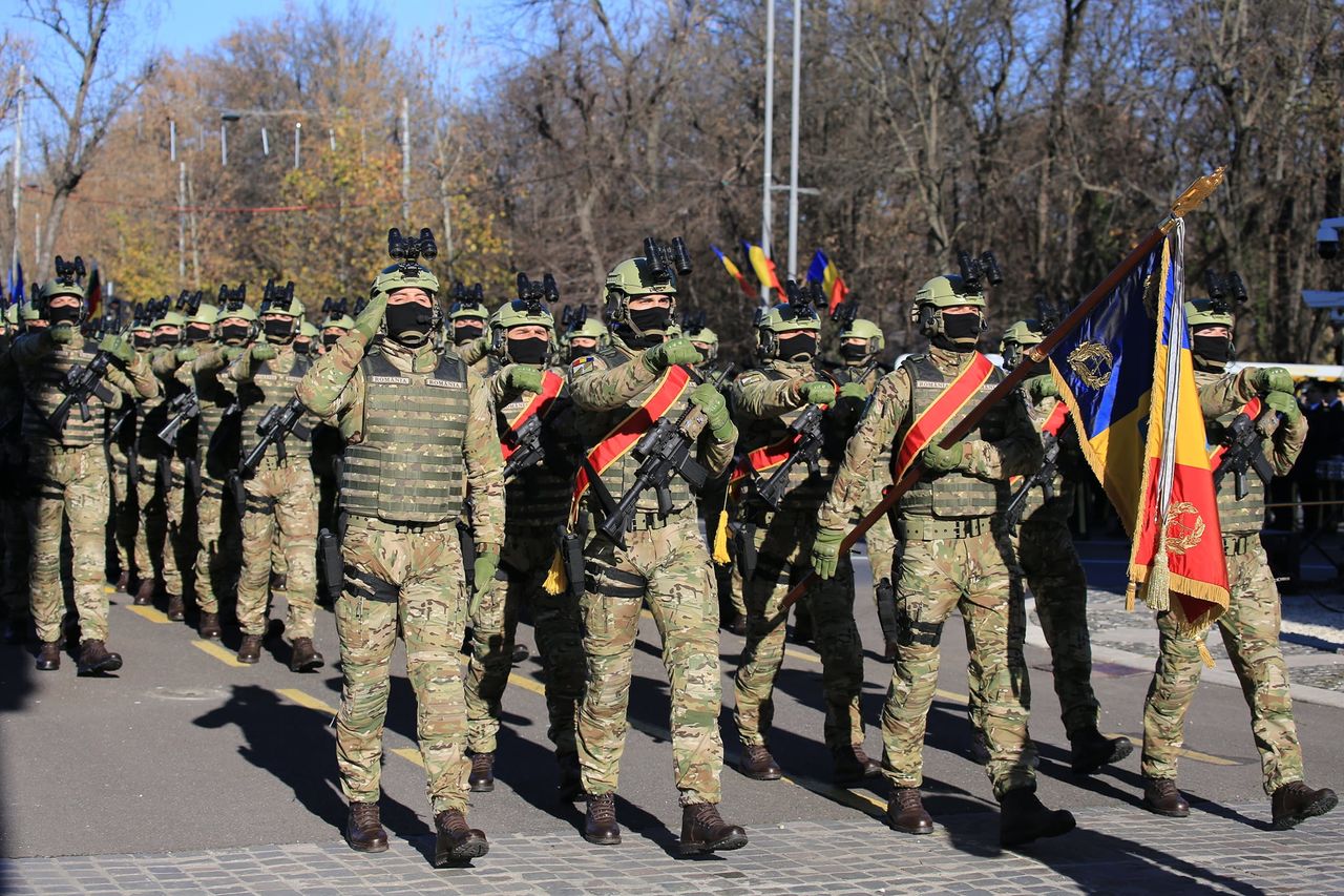 Militarii Armatei R. Moldova au defilat la parada de la București