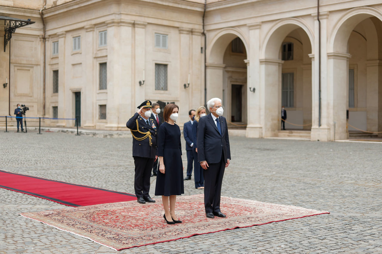 Primele imagini cu președinta Maia Sandu pe covorul roșu de la Roma