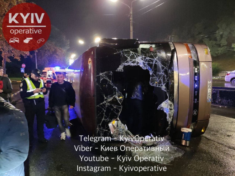Autobuz cu moldoveni, răsturnat la Kiev: 20 de răniți. Primele imagini