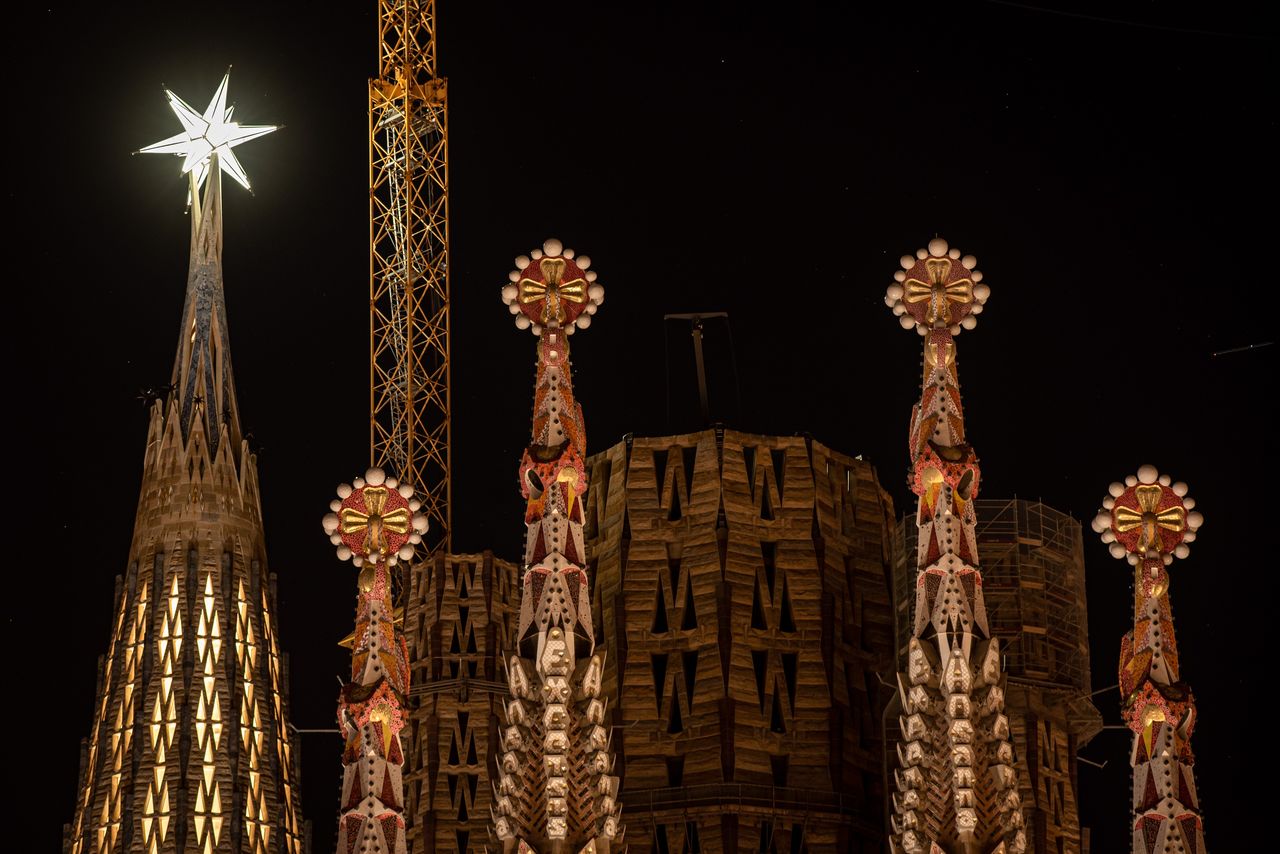 Un turn de la Sagrada Familia e luminat cu o stea de 1,5 milioane de euro