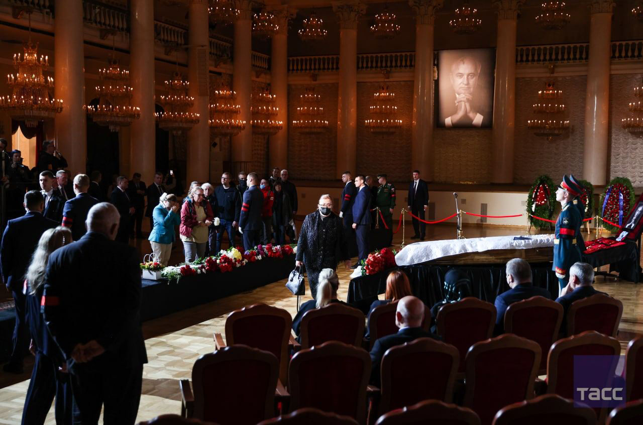 Funeraliile lui Mihail Gorbaciov: Alla Pugaciova a venit să-și ia rămas bun...