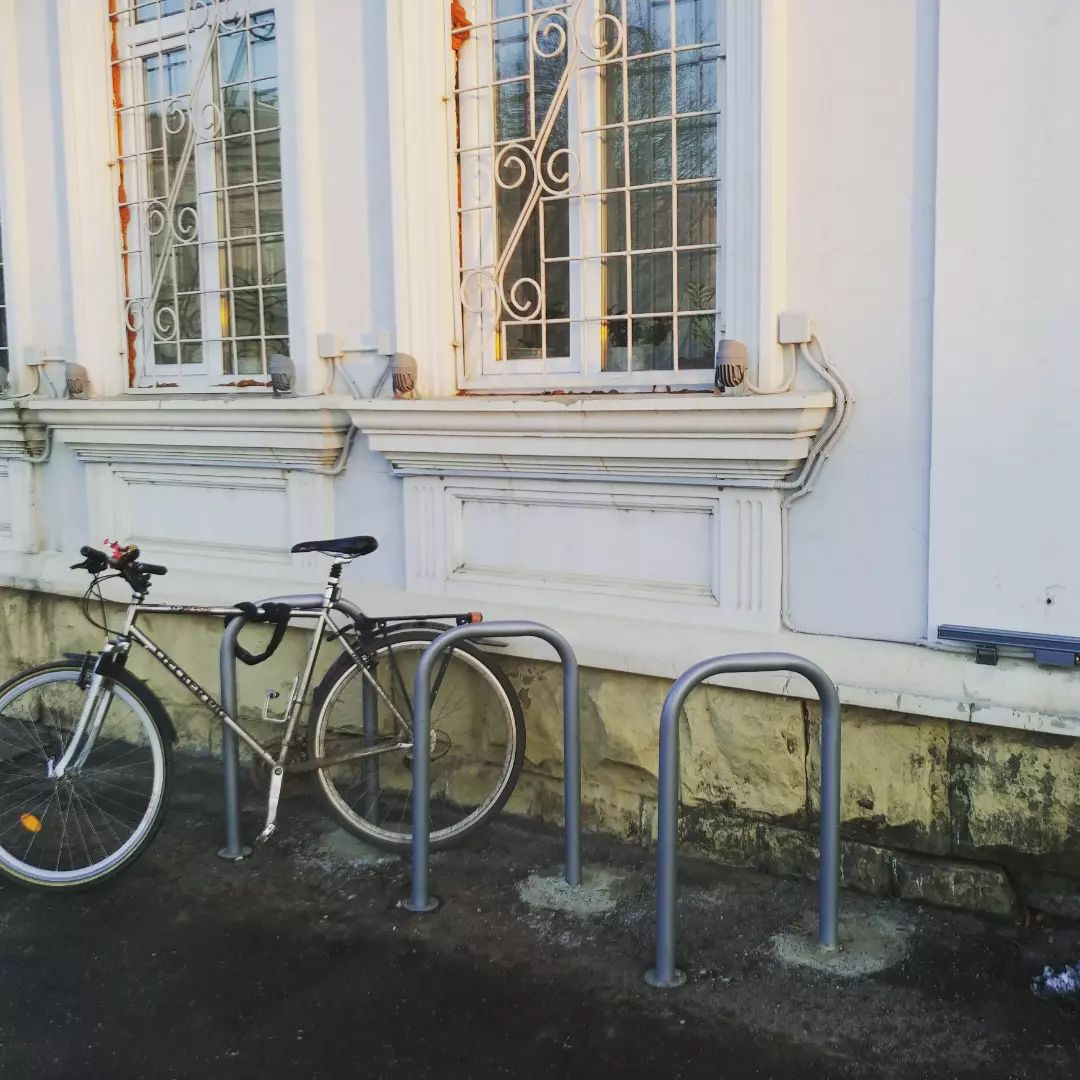 Au apărut primele parcări pentru biciclete. ABC: Proiectul nu este ideal
