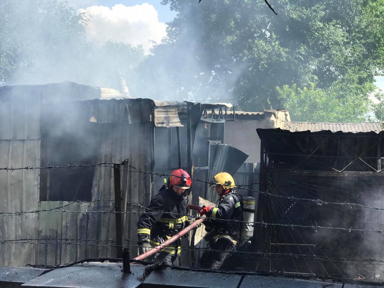 Un depozit din sectorul Ciocana, cuprins de flăcări: Primele imagini