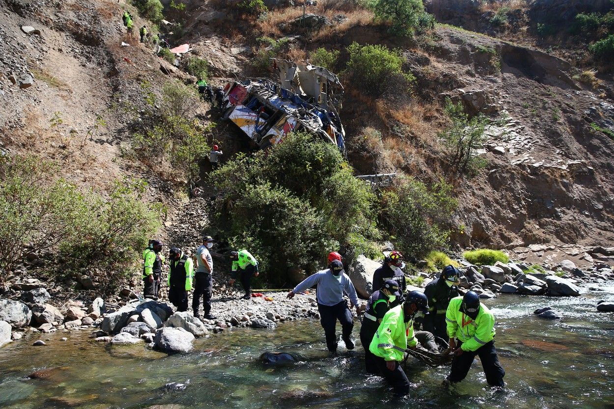 Accident în Peru: 32 de morți după ce un autobuz a căzut într-o prăpastie