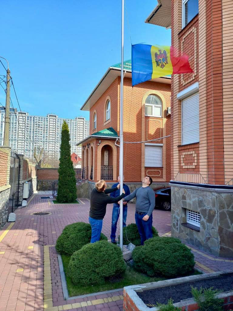 Popescu: Tricolorul nostru flutură din nou în capitala Ucrainei