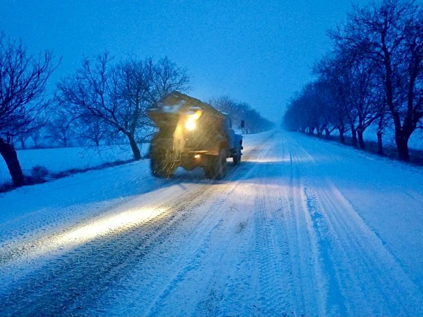 Ninsori și lapoviță în Moldova: Cum se circulă pe drumurile naționale