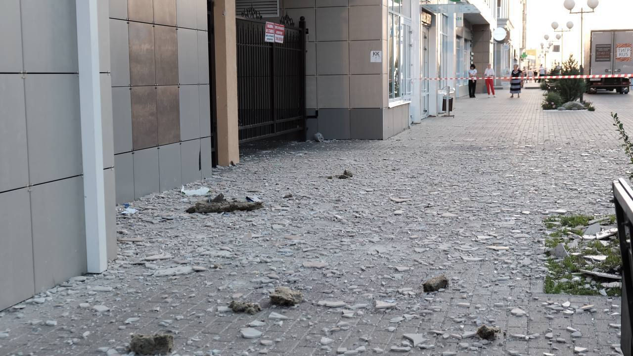Повреждения в Белгороде после атаки украинского беспилотника