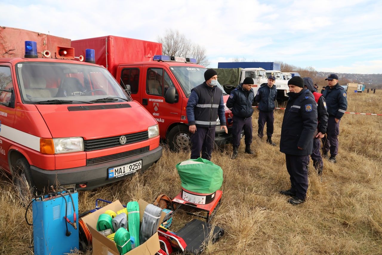 Peste 300 de salvatori din țară, ridicați pe alertă dis-de-dimineață