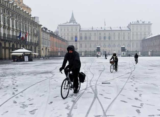 Europa, sub nămeţi: Iarna a stăpânit sudul şi vestul continentului