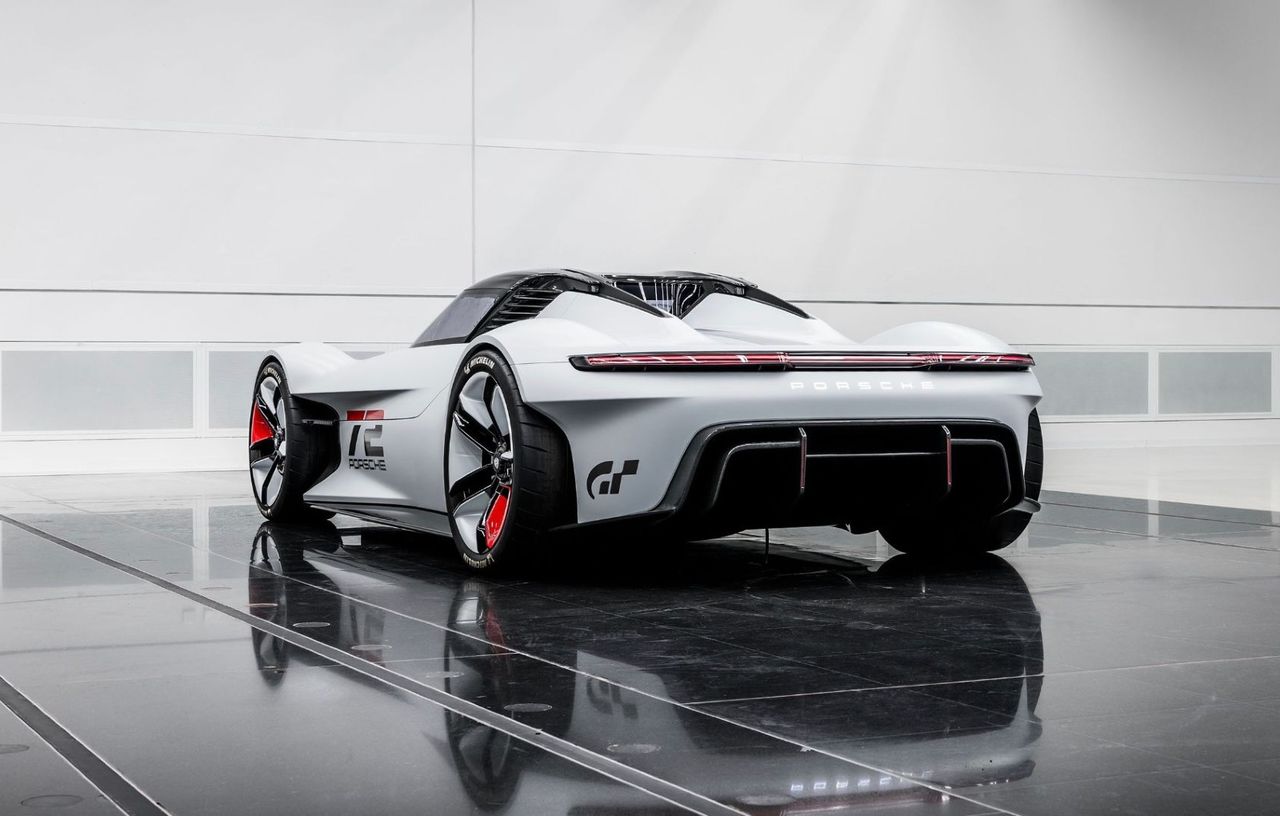 Porsche prezintă Vision GT, un concept creat pentru jocul Gran Turismo 7
