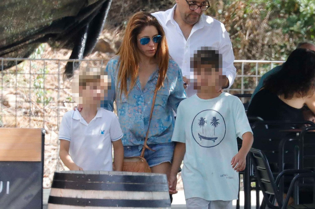 Shakira, apariție publică împreună cu copiii după despărțirea de Pique