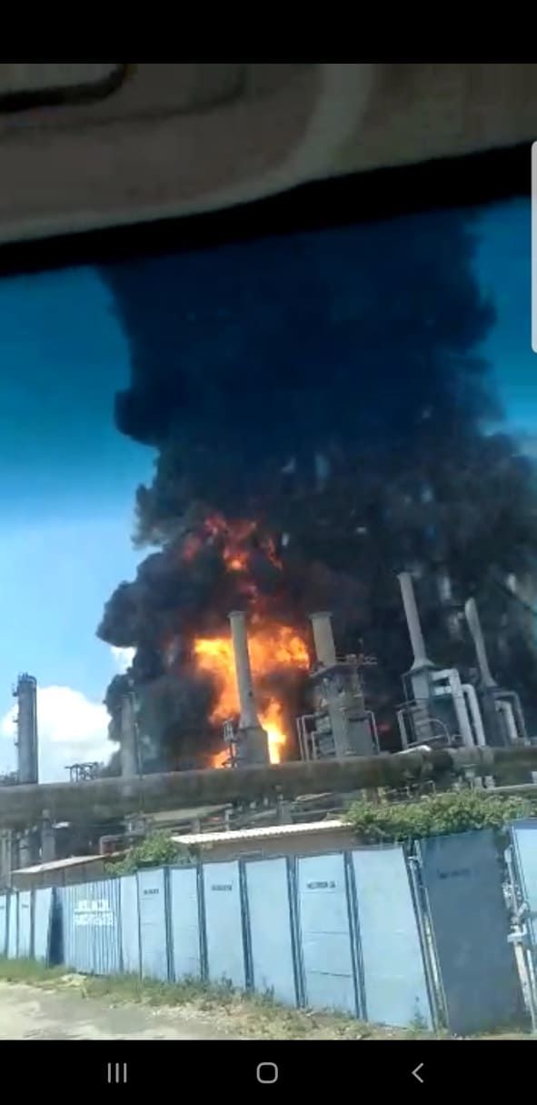 Explozie puternică la o rafinărie din Constanța: Două persoane, rănite