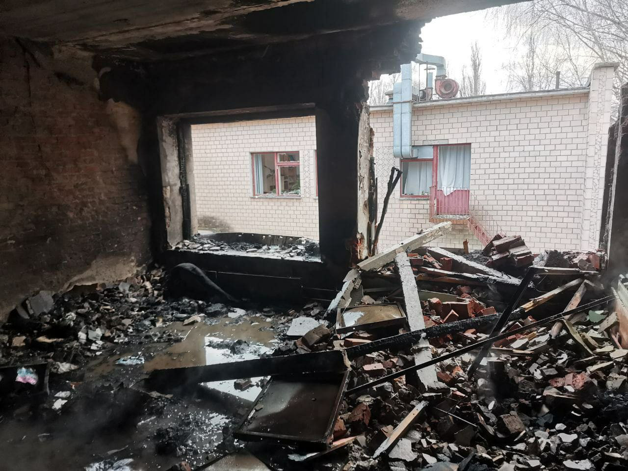 O grădiniță din nordul Ucrainei, distrusă de obuze trase de militari ruși