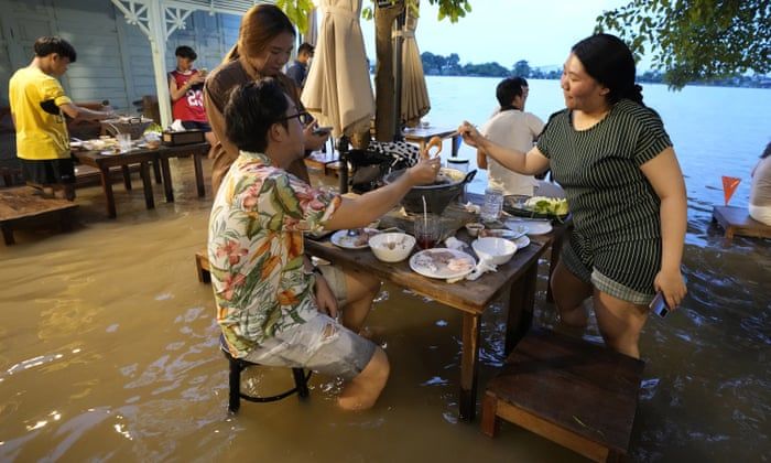 Restaurantul în care apa plutește, atracția turiștilor din Thailanda