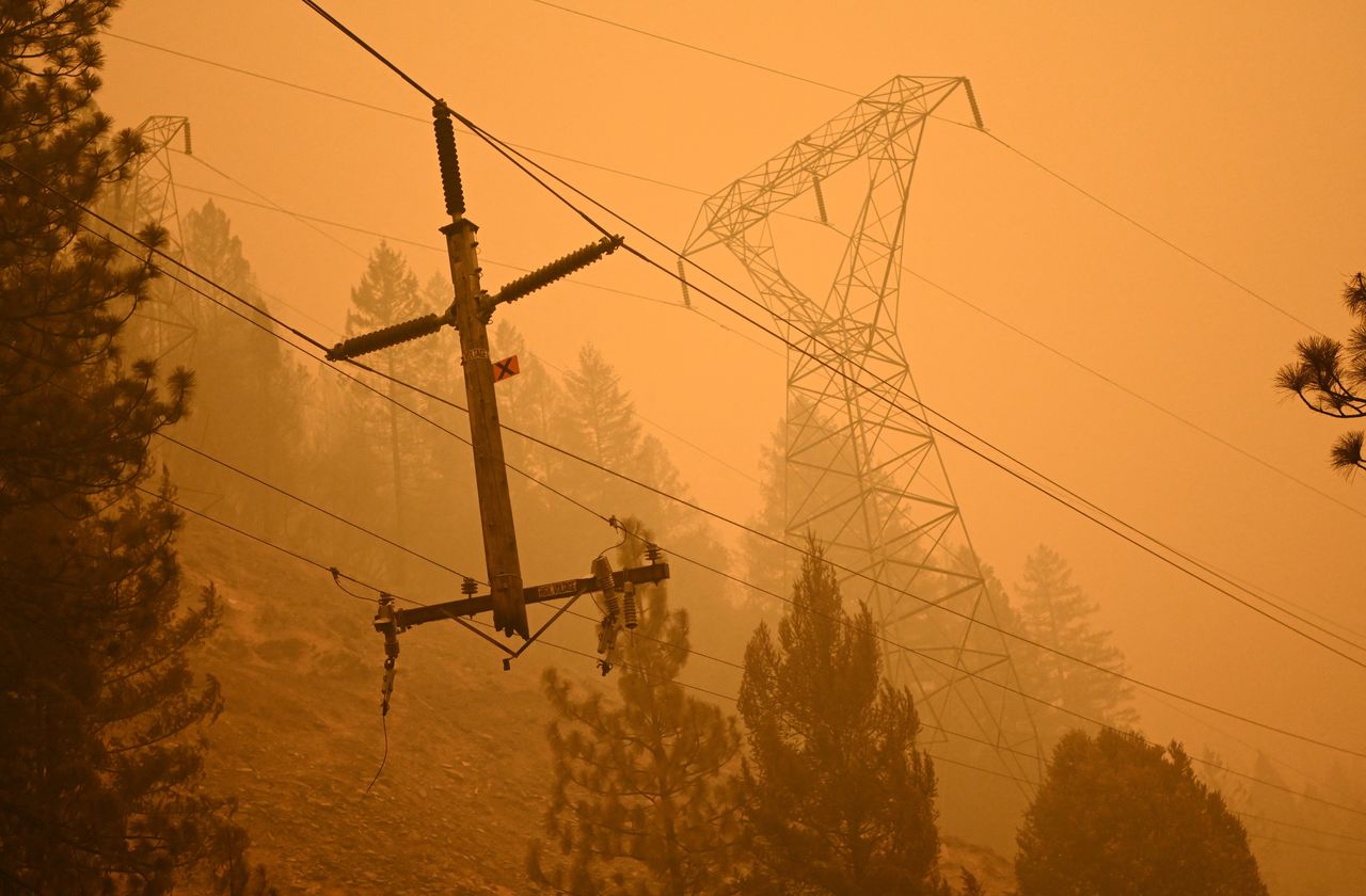Cel mai mare incendiu din California își generează propria climă