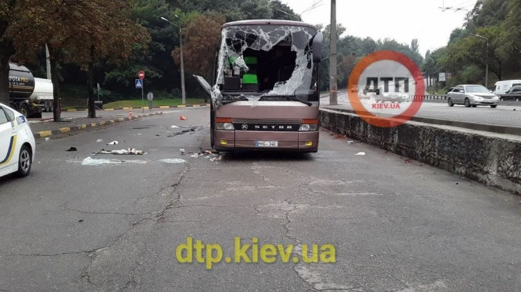 Autobuz cu moldoveni, răsturnat la Kiev: 20 de răniți. Primele imagini