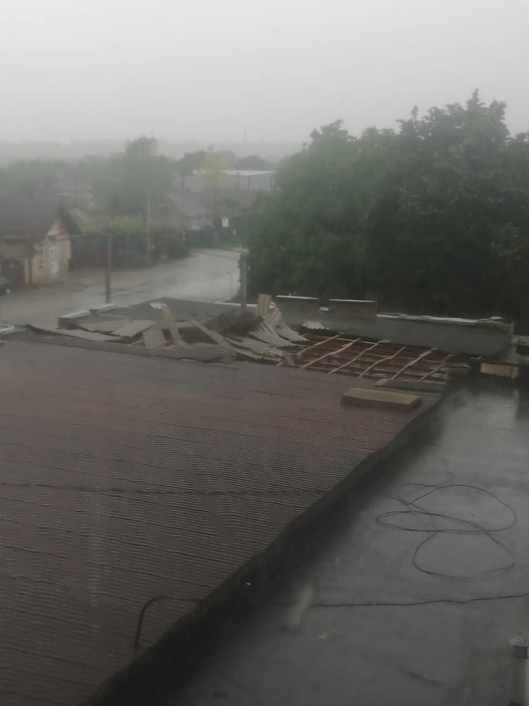 Prăpăd la Ungheni: Ploaia cu grindină a distrus grădini și a rupt copaci