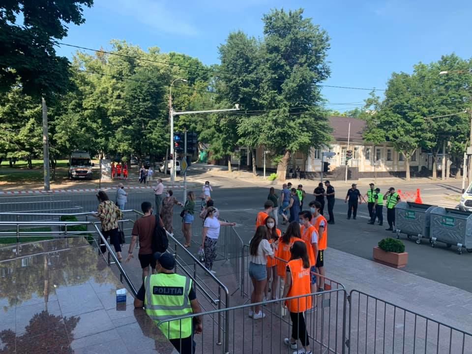 Rând la imunizare: Zeci de oameni au venit la maratonul de vaccinare