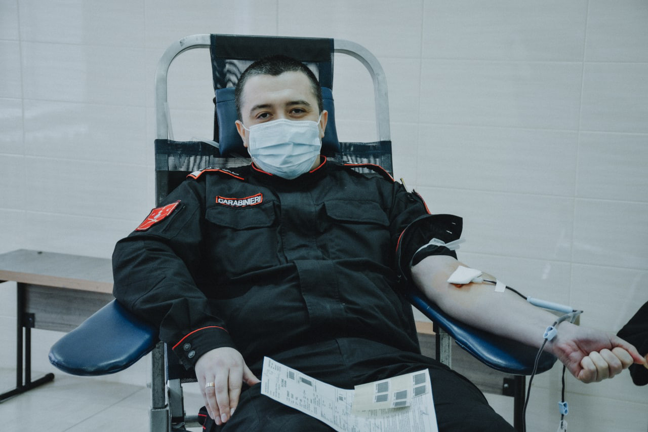 Peste 100 de carabinieri din Chișinău au donat sânge