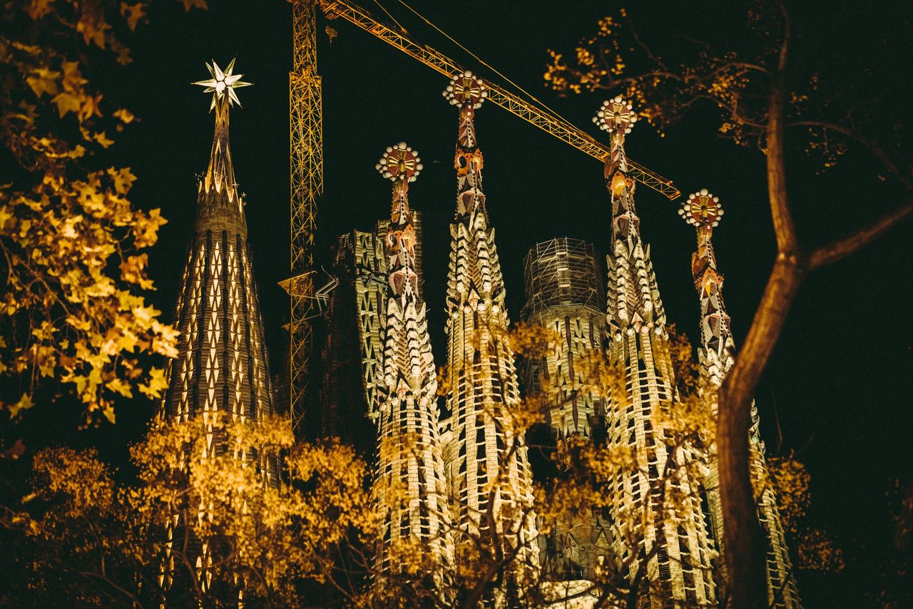 Un turn de la Sagrada Familia e luminat cu o stea de 1,5 milioane de euro