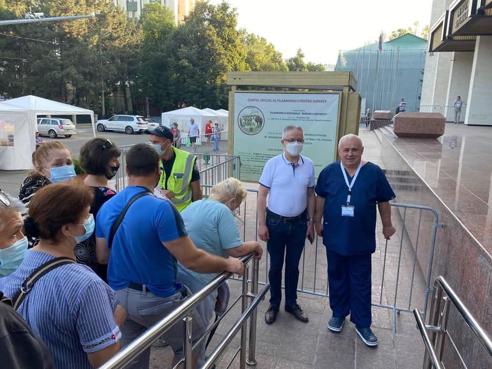 Rând la imunizare: Zeci de oameni au venit la maratonul de vaccinare