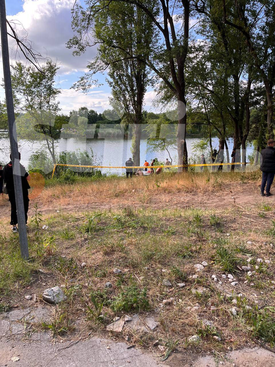 Tragedie în Parcul La Izvor: Un tânăr beat de 22 de ani s-a înecat în iaz