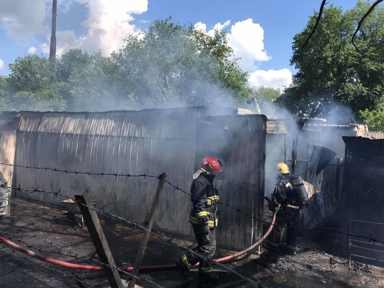 Un depozit din sectorul Ciocana, cuprins de flăcări: Primele imagini
