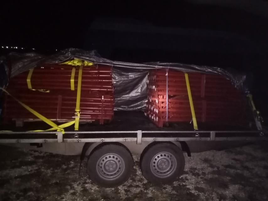 Tentative de trafic ilegal la vamă: Armă, bijuterii, haine și bani