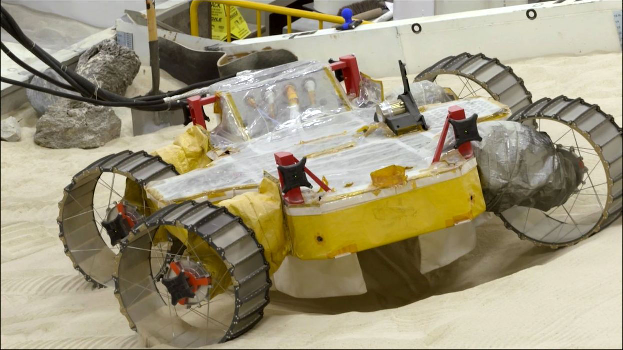 Roverul-prototip VIPER este testat de NASA, deși lansarea a fost amânată
