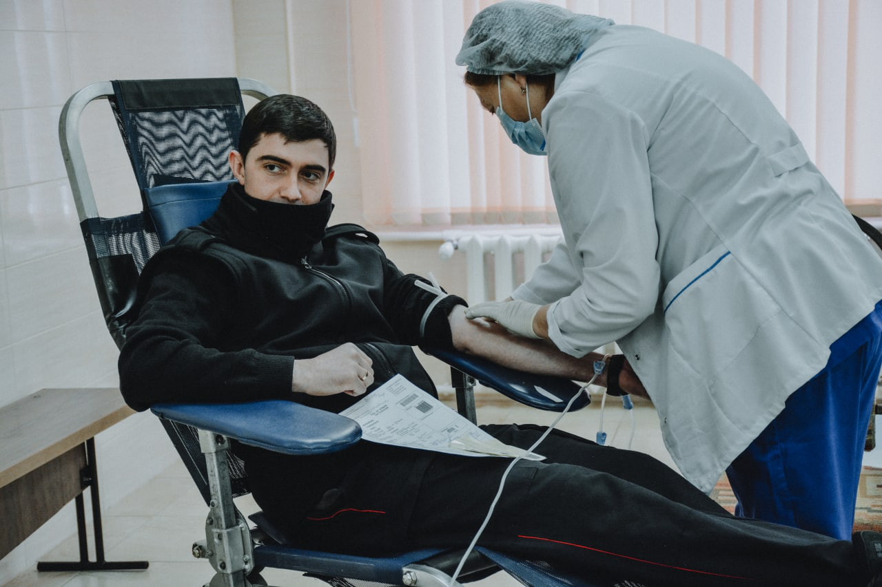 Peste 100 de carabinieri din Chișinău au donat sânge
