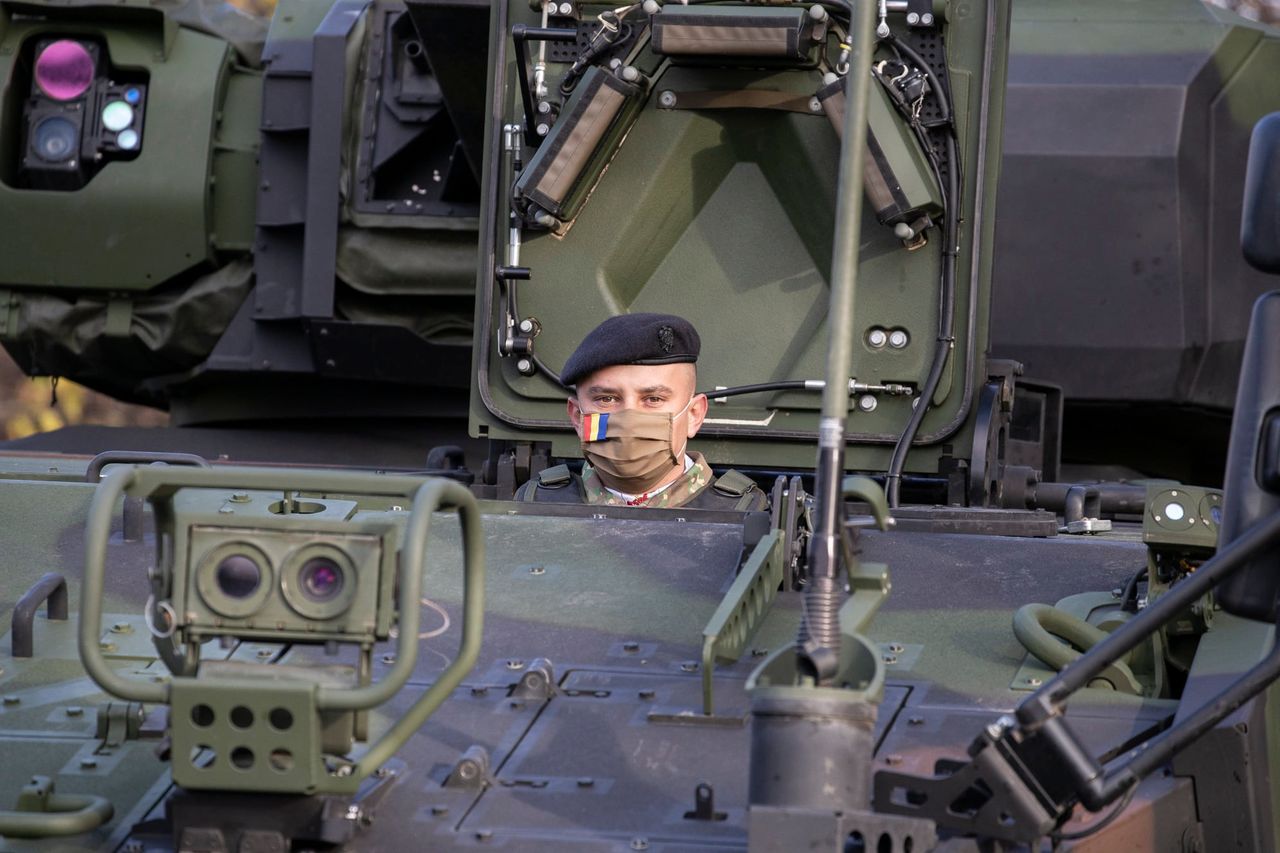 Militarii Armatei R. Moldova au defilat la parada de la București