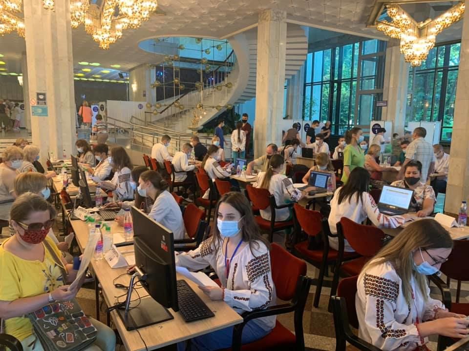 Rând la imunizare: Zeci de oameni au venit la maratonul de vaccinare