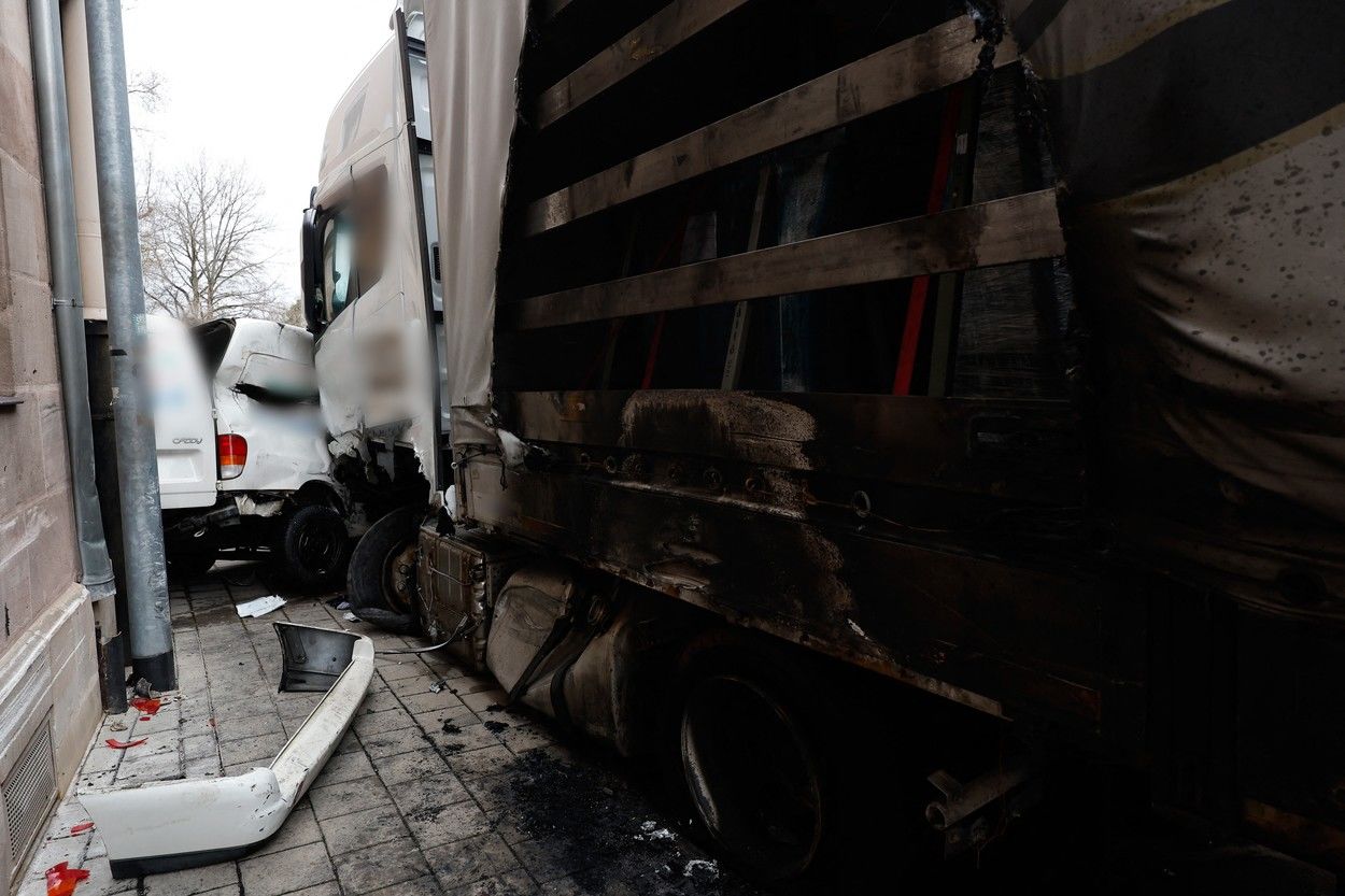 Germania: Un TIR condus de un șofer beat a spulberat 31 de mașini