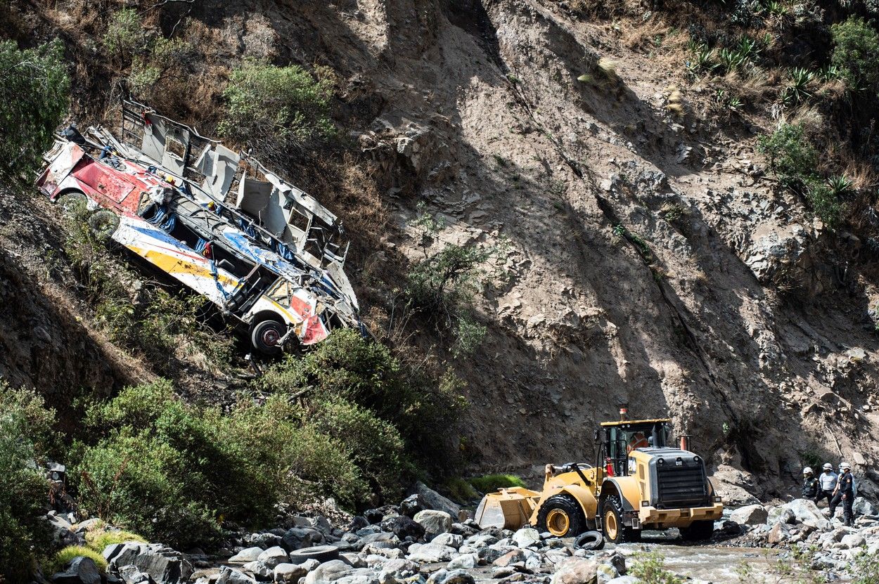 Accident în Peru: 32 de morți după ce un autobuz a căzut într-o prăpastie