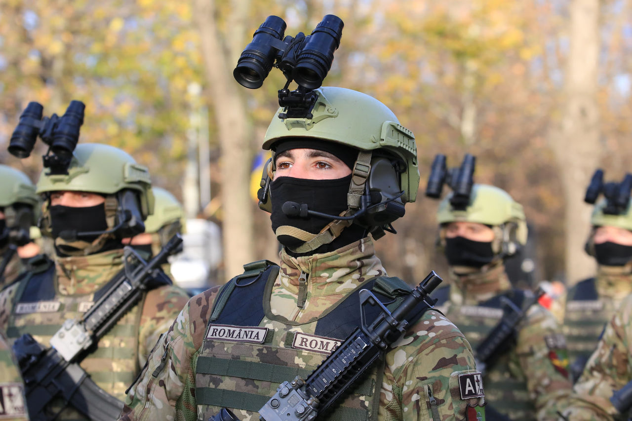 Militarii Armatei R. Moldova au defilat la parada de la București