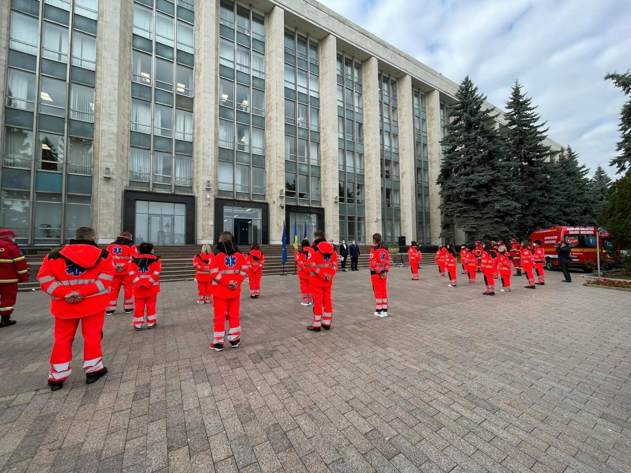 10 angajați SMURD din cadrul IGSU vor acorda ajutor medicilor români